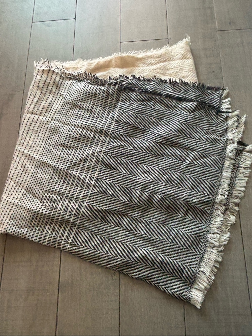 ♠️5/$25♠️Women's Black and Cream Herringbone Knit Blanket Scarf